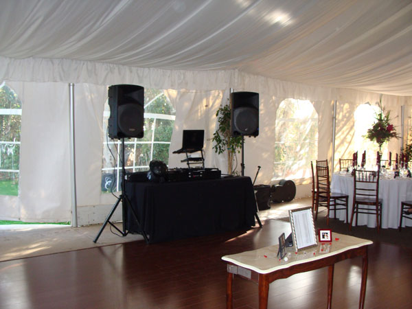 twin-oaks-house-weddings-reception-my-djs-set-up
