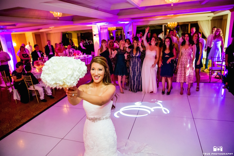 bouquet toss wedding