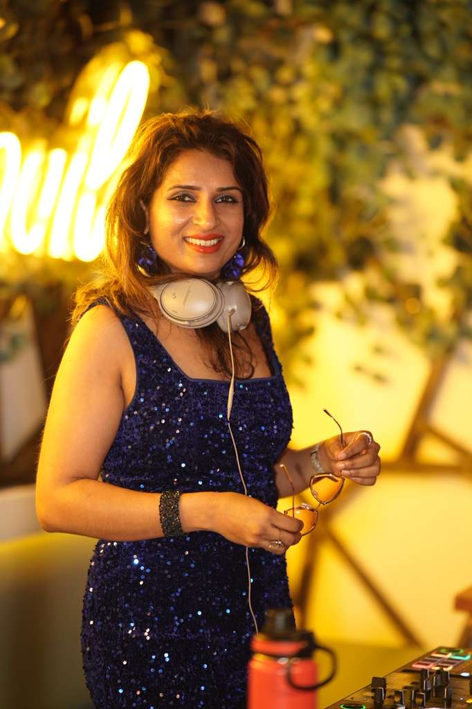 dj anjna